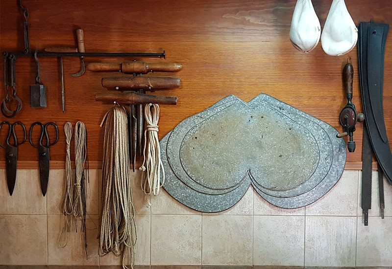Bespoke Tours dedicated to artisans in Madrid. Discover objects part of spanish culture that are still produced by artisans.
